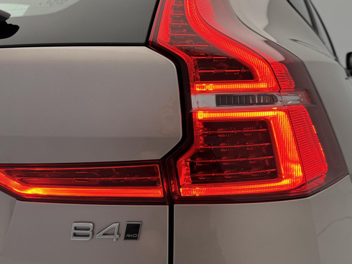 Volvo XC60 B4 AWD PLUS DARK CZ 1.maj