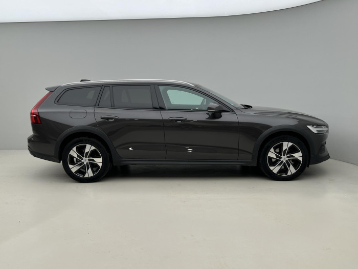 Volvo V60 CC B4 AWD PLUS AUT 1.maj.