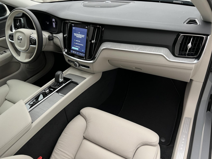 Volvo V60 B4 DARK PLUS