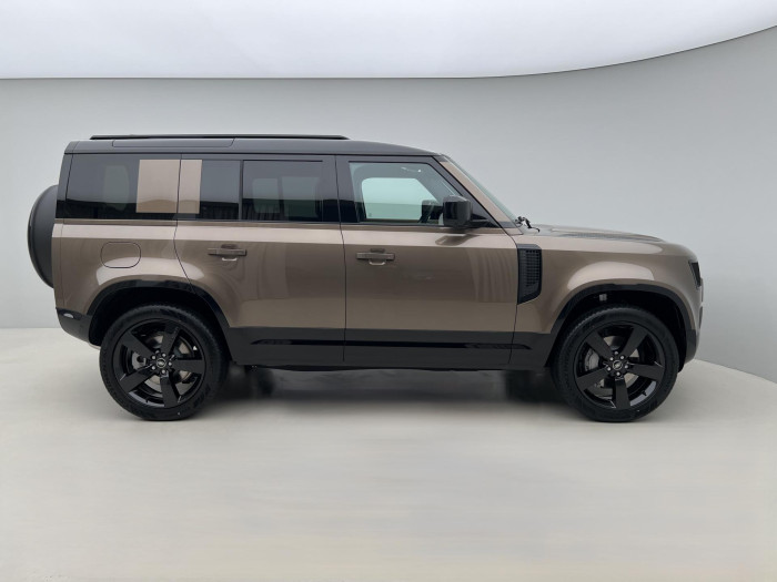 Land Rover Defender 110 D300 X-DYN. HSE REZERVACE 3.0 d