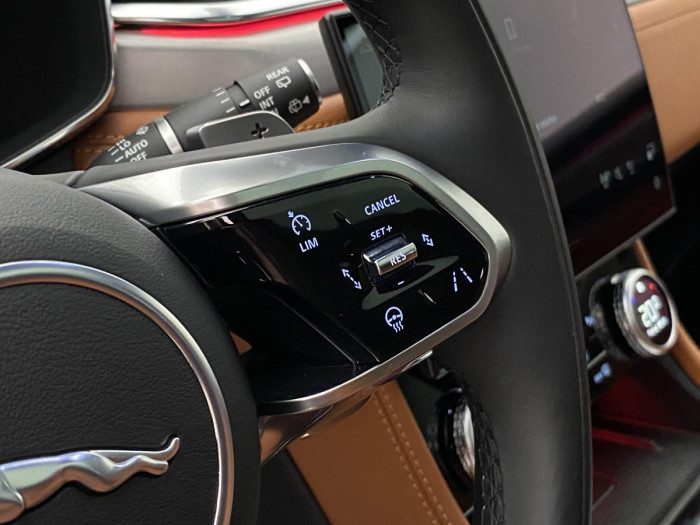 Jaguar F-Pace D300 R-DYNAMIC SE REZERVACE 3.0 d Dynamic SE