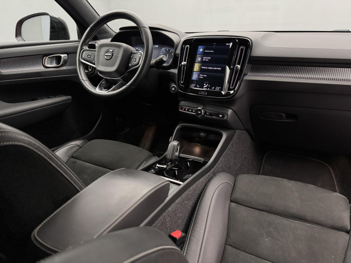 Volvo XC40 T3 R-DESIGN AUT REZERVACE