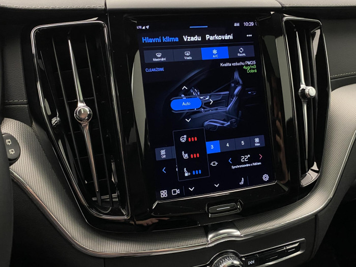 Volvo XC60 B5 AWD R-DESIGN AUT