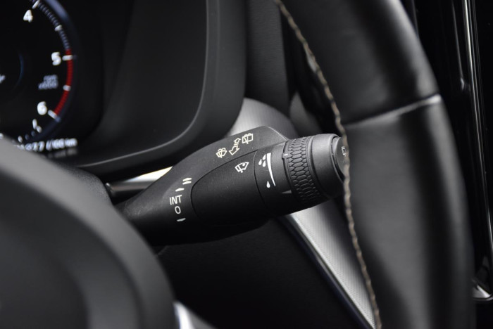 Volvo XC60 B5 AWD R-Design REZERVACE