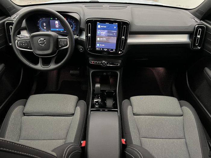 Volvo XC40 B3 PLUS DARK AUT CZ