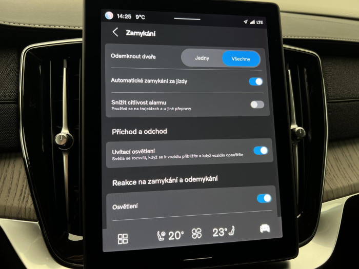Volvo XC90 T8 AWD RECHARGE PLUS DARK CZ