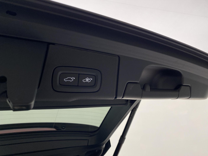 Volvo XC60 B5 AWD DARK PLUS AUT CZ