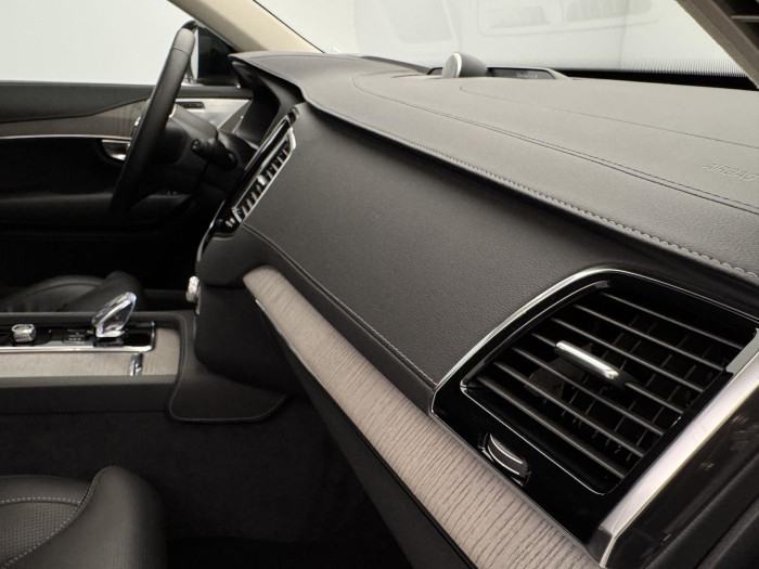 Volvo XC90 T8 AWD RECHARGE ULTIMATE DARK
