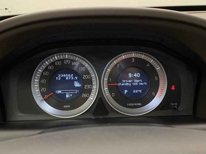 Volvo XC60 D5 AWD MOMENTUM AUT REZERVACE 2.4 d Momentum