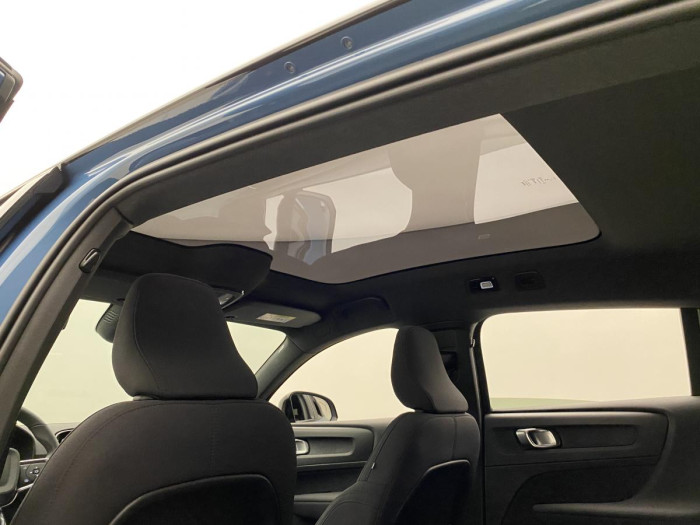 Volvo C40 RECHARGE TWIN AWD REZERVACE