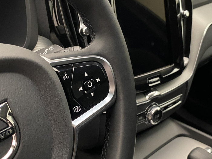 Volvo XC60 B5 AWD DARK PLUS REZERVACE