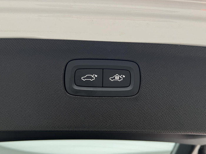 Volvo XC90 T8 AWD RECHARGE ULTRA DARK CZ