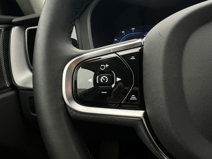 Volvo XC60 B4 AWD PLUS DARK AUT 1.maj.
