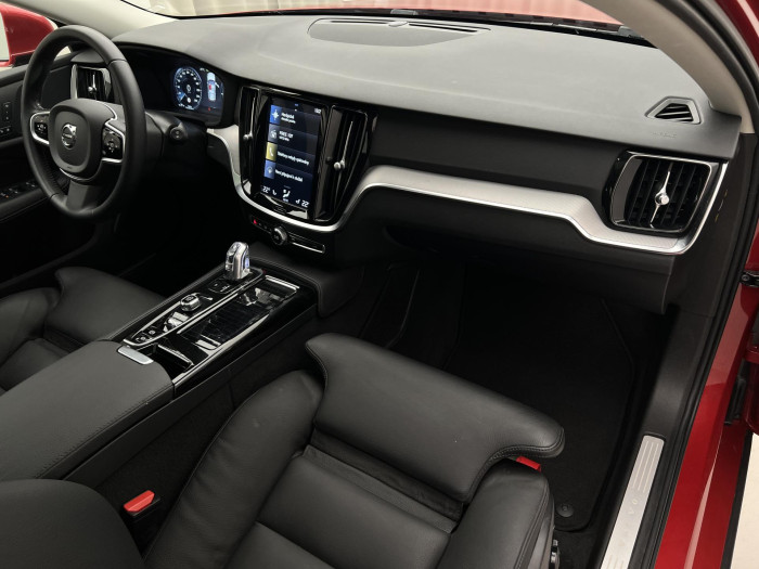 Volvo V60 T8 AWD RECHARGE INSCRIPTION