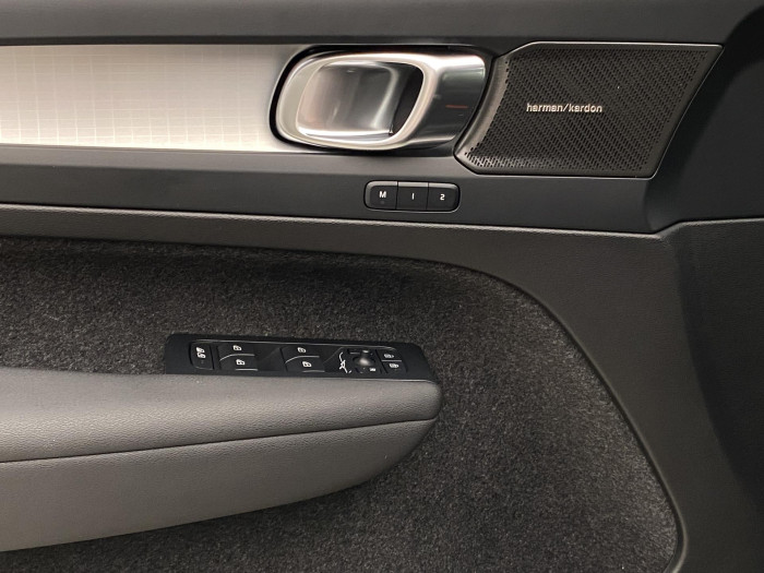 Volvo XC40 B3 DARK PLUS AUT CZ