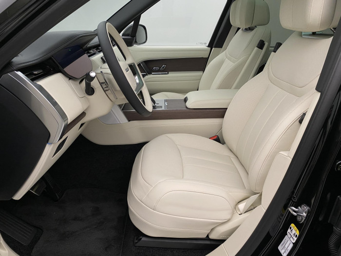 Land Rover Range Rover P550e AUTOBIOGRAPHY SWB