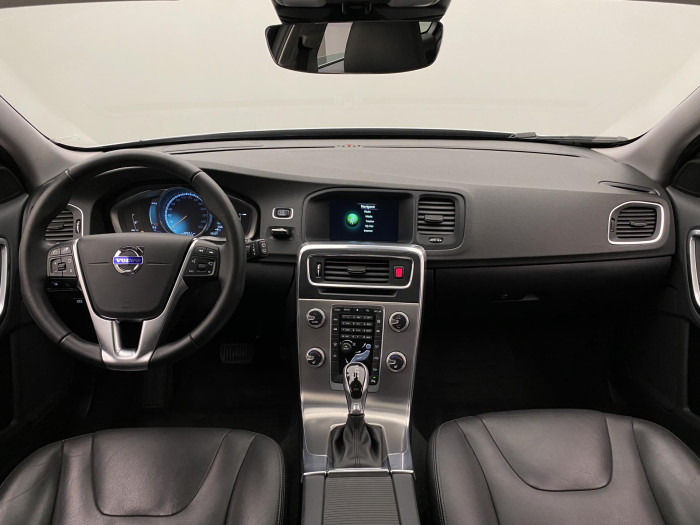 Volvo V60 D4 SUMMUM AUT NAVIGACE 2.0 d Summum