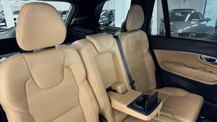 Volvo XC90 T8 AWD INSCRIPTION REZERVACE