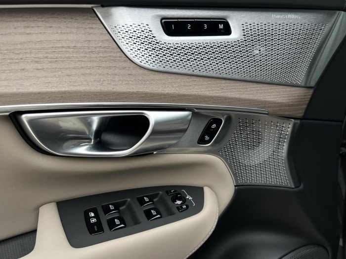 Volvo XC90 T8 AWD RECHARGE DARK ULTRA AUT