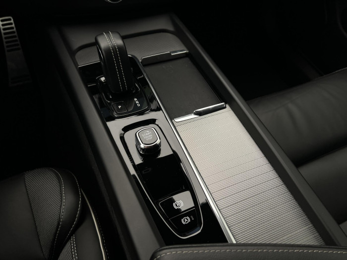 Volvo XC60 B5 AWD R-DESIGN AUT 1.maj.