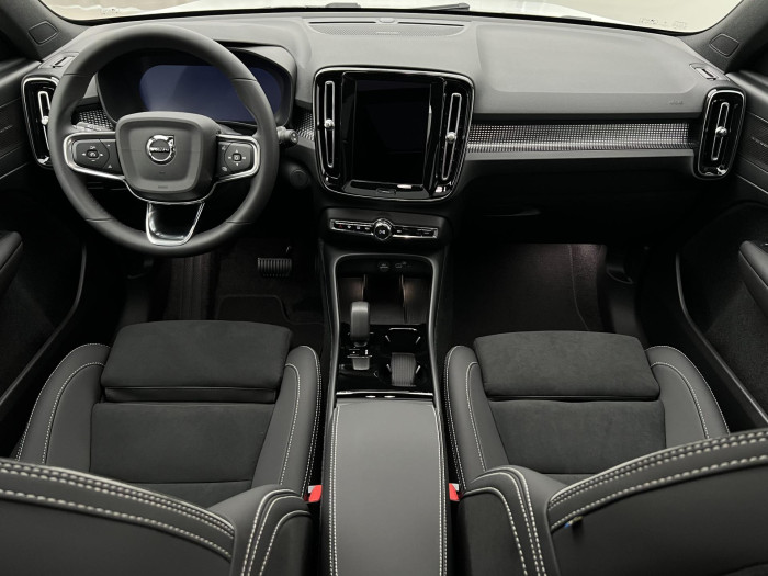 Volvo EX40 PURE ELECTRIC TWIN ULTRA