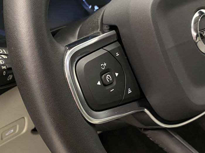 Volvo XC40 D3 MOMENTUM AUT REZERVACE 2.0 d Momentum