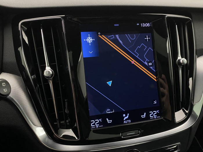 Volvo V60 B6 AWD R-DESIGN REZERVACE
