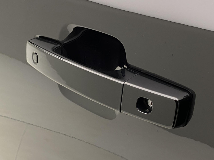 Land Rover Defender OCTA BLACK P635