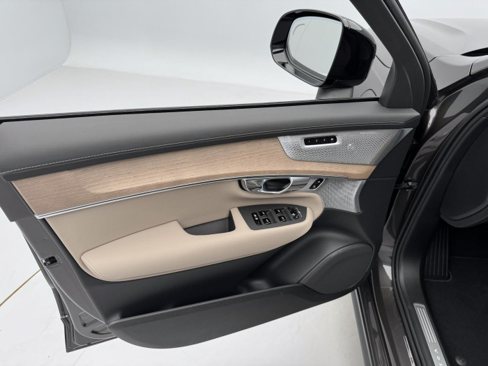 Volvo XC90 T8 AWD RECHARGE DARK ULTRA 7m