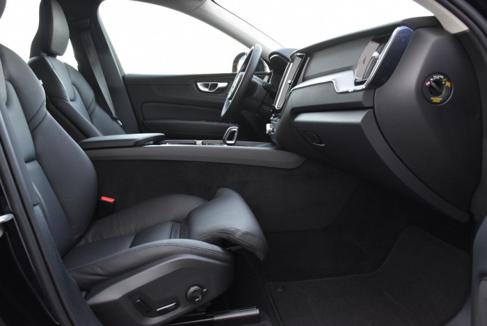 Volvo XC60 B4 AWD PLUS AUT REZERVACE 2.0 Plus