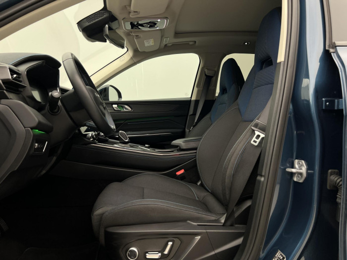 Lynk & Co 01 PHEV DCT AUT