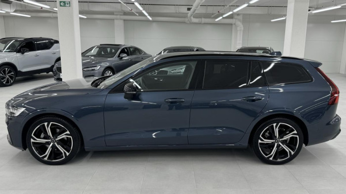 Volvo V60 B4 PLUS DARK AUT REZERVACE 2.0 Plus