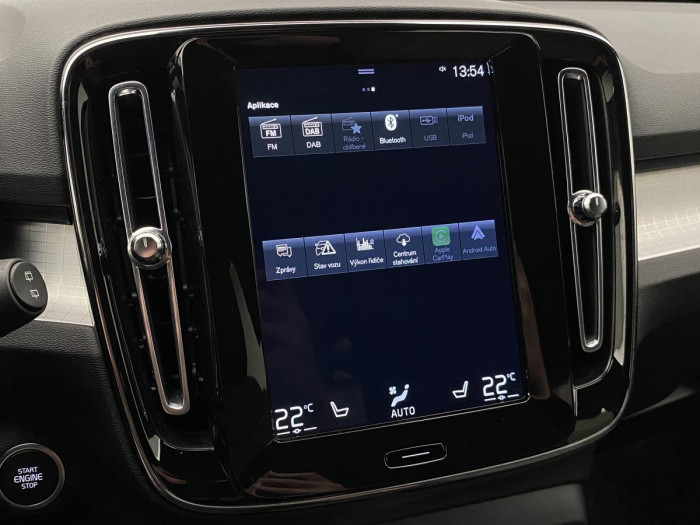 Volvo XC40 B4 MOMENTUM AUT REZERVACE 2.0 Momentum