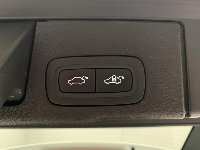 Volvo XC60 B4 AWD MOMENTUM AUT CZ 2.0 Momentum