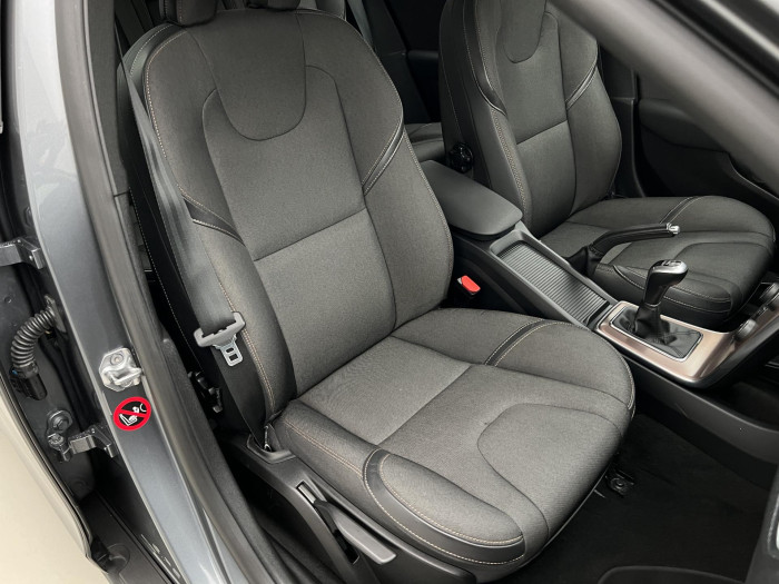 Volvo V40 CC D3 MOMENTUM 2.0 d CC CC Momentum