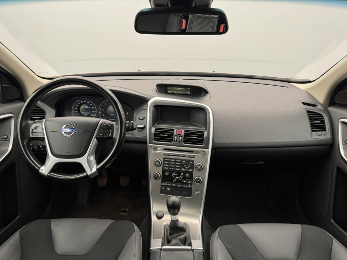 Volvo XC60 D3 AWD MOMENTUM CZ 1.maj 2.4 d Momentum