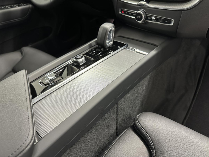 Volvo XC60 B4 AWD PLUS BRIGHT REZERVACE 2.0 Plus