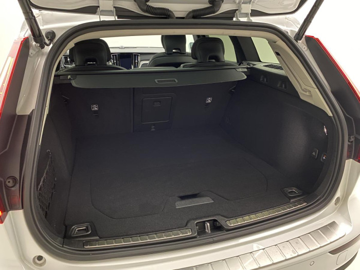 Volvo V60 CC B4 AWD ULTIMATE REZERVACE 2.0 CC CC