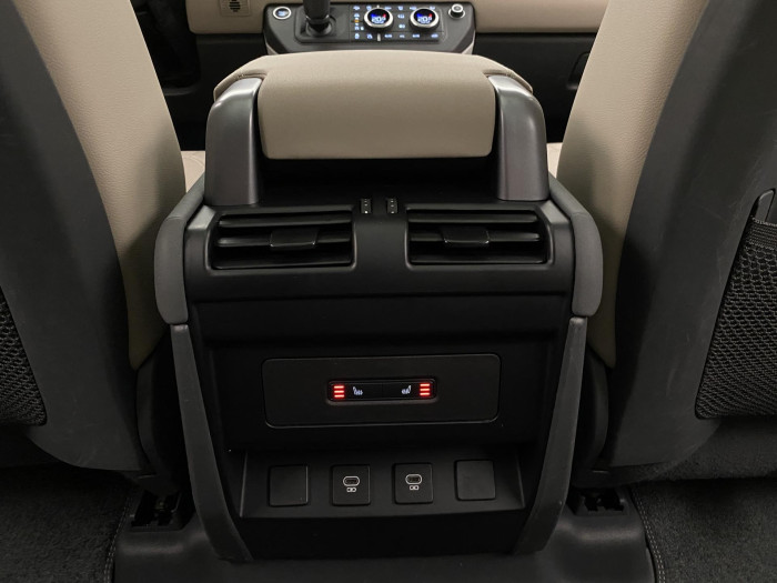 Land Rover Defender D250 AWD SE AUT CZ 3.0 d SE