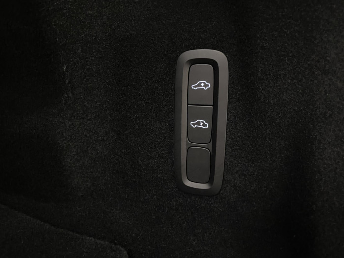 Volvo XC60 T6 AWD ULTRA DARK AUT CZ