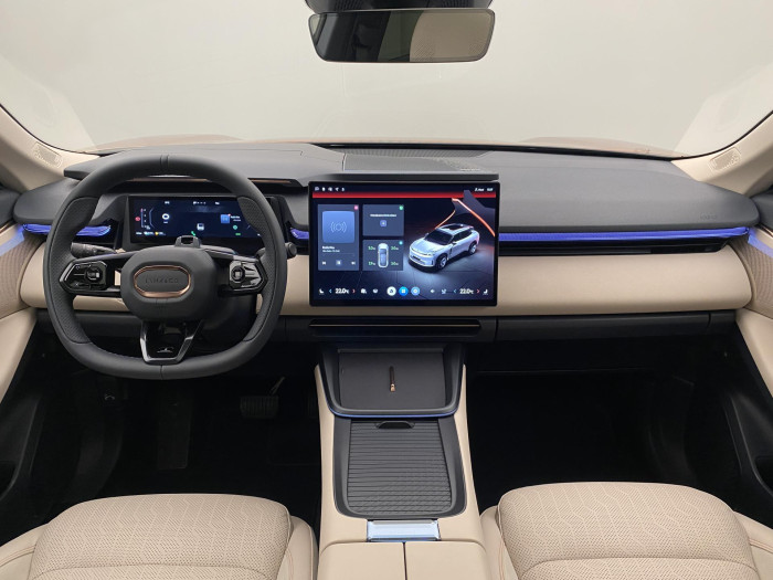 Lynk & Co 08 MORE PHEV