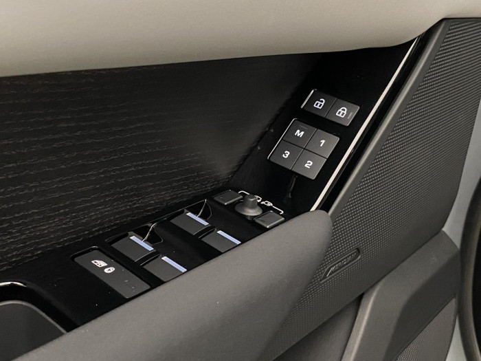 Land Rover Range Rover Velar D300 DYNAMIC SE AWD AUT 3.0 d Dynamic SE