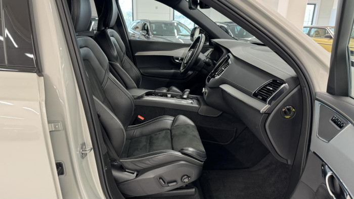 Volvo XC90 B5 AWD R-DESIGN AUT REZERVACE