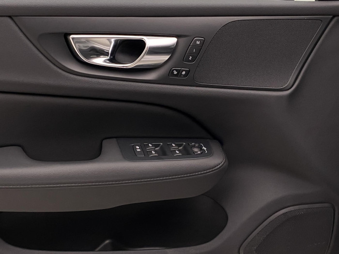Volvo V60 B4 PLUS DARK AUT 1.maj