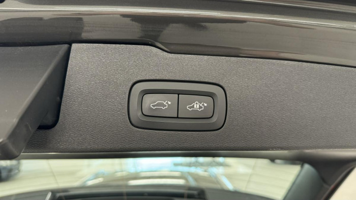 Volvo V60 B4 INSCRIPTION AUT REZERVACE