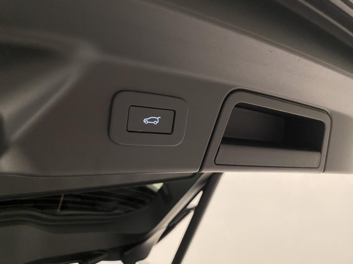 Land Rover Range Rover Velar REZERVACE!