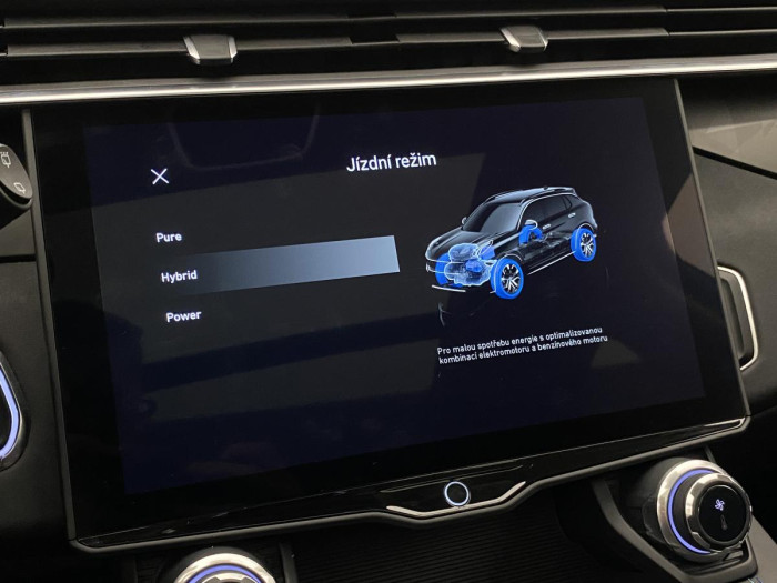 Lynk & Co 01 PHEV DCT AUT 1.maj. REZERVACE