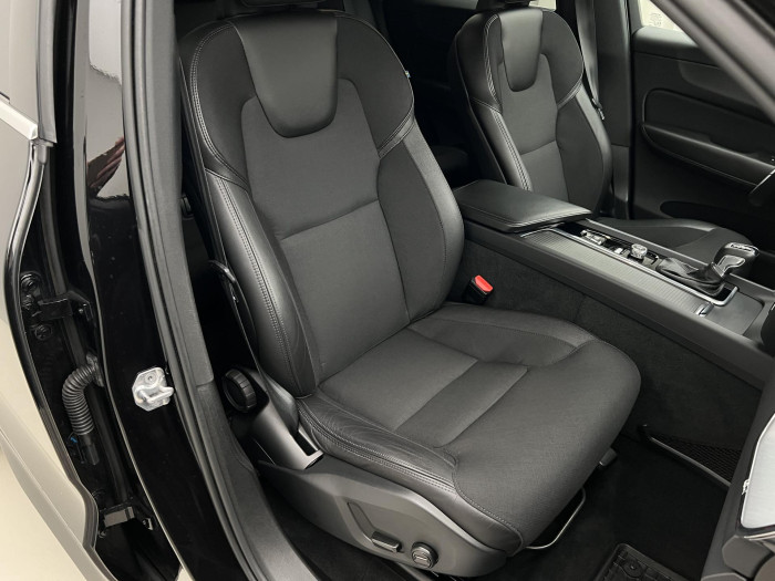 Volvo XC60 T5 AWD MOMENTUM PRO AUT CZ 2.0 Momentum