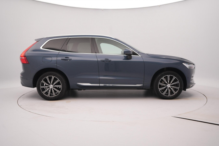 Volvo XC60 B4 AWD MOMENTUM CZ 1.maj 2.0 Momentum