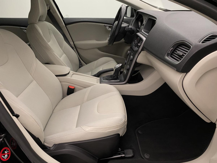 Volvo V40 D3 NAVIGACE AUT REZERVACE 2.0 d